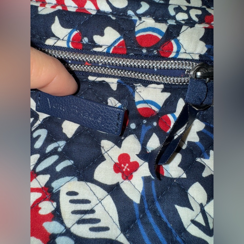 ❤️ Vera Bradley Floral Tote Bag - Navy and Red - Picture 7 of 9
